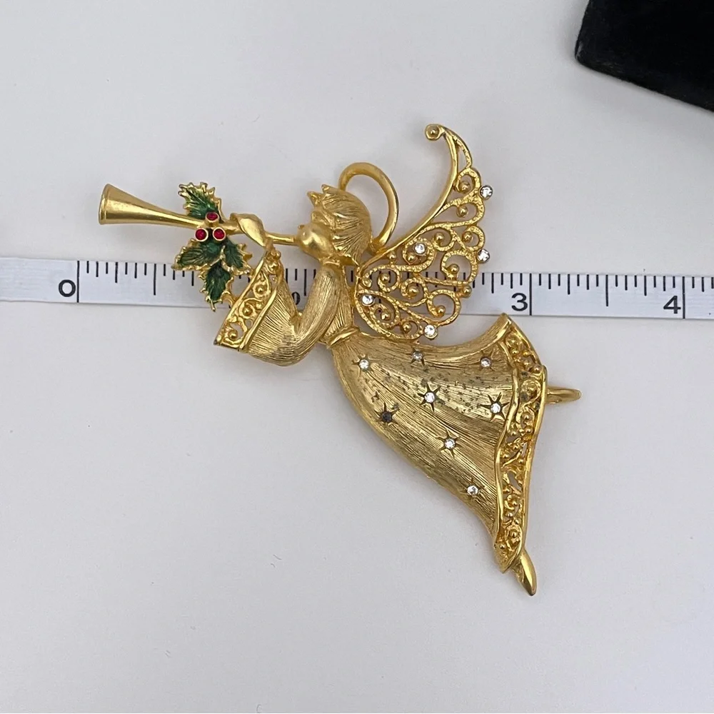 Vintage 90’s JJ Gold Tone Christmas Winter Holiday Festive Angle Pin / Brooch